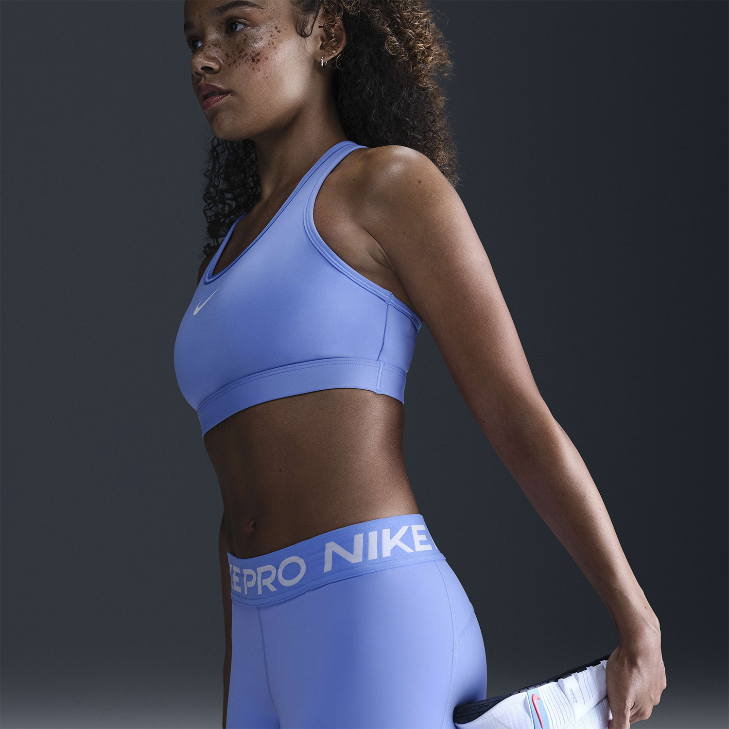 Nike Swoosh Dri-FIT Reggiseno Sportivo - Royal Pulse/White