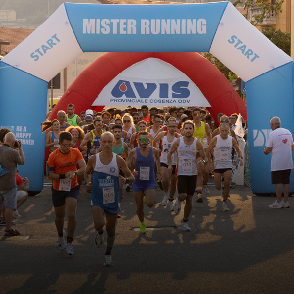 Sport e comunità uniti nella corsaAlla CorriLago 2025 con Daniele Vecchioni e Nike per supportare i runner locali