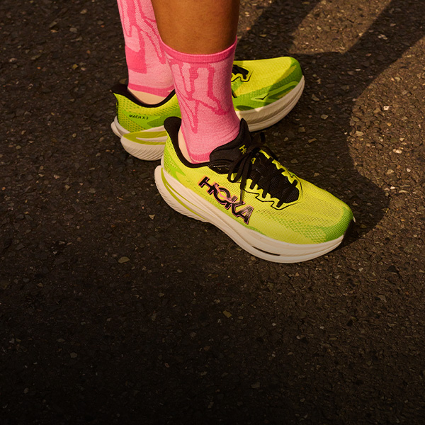 Hoka Mach X 3Comfort migliorato, stessa reattività: la scarpa che supera i limiti