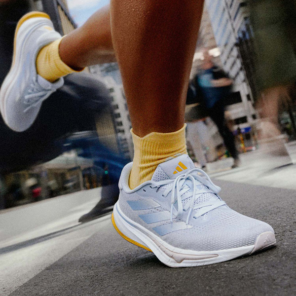 adidas Supernova Rise: l'era del comfort estremo per i runner di ogni giorno