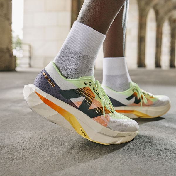 New Balance FuelCell SuperComp Elite v4: Tecnologia di Gara e Comfort Estremo