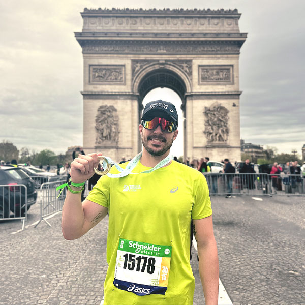 La mia maratona di Parigi con MisterRunningL'incredible esperienza raccontata da Cristiano Rizzi